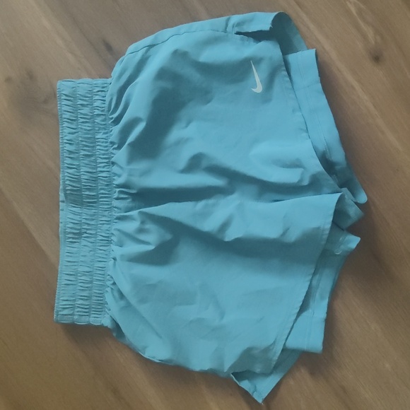Size XS Nike dri-fit teal shorts with built in shorts - Picture 2 of 8